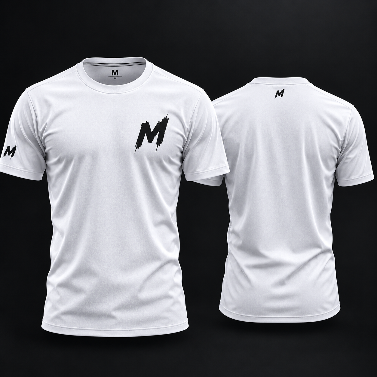 Camiseta branca com M na frente
