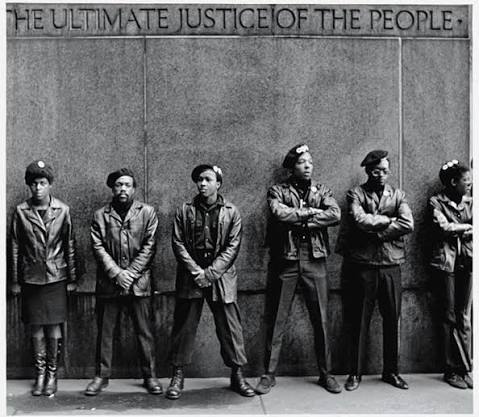 Leia mais sobre o artigo ✊🏿 Como surgiu a resistência dos Panteras Negras